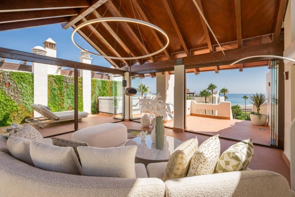 3 Bed Penthouse for Sale in Estepona – Frontline Beach with Rooftop Terrace