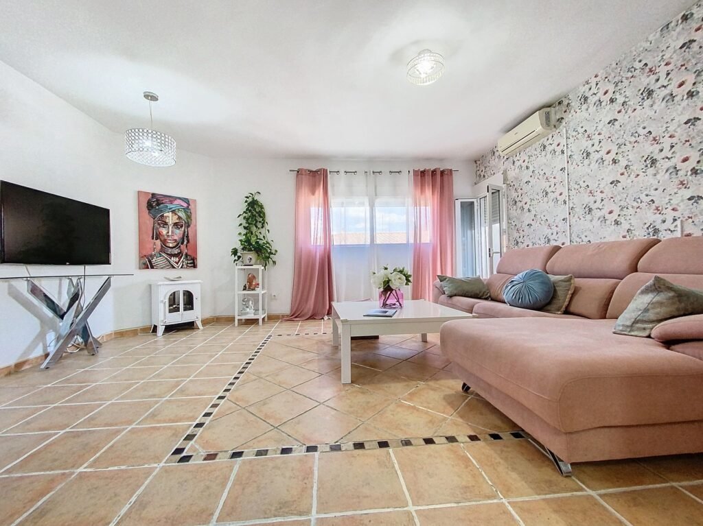 3 Bed Middle Floor Apartment for Sale in Estepona – Renovated Home near Centre