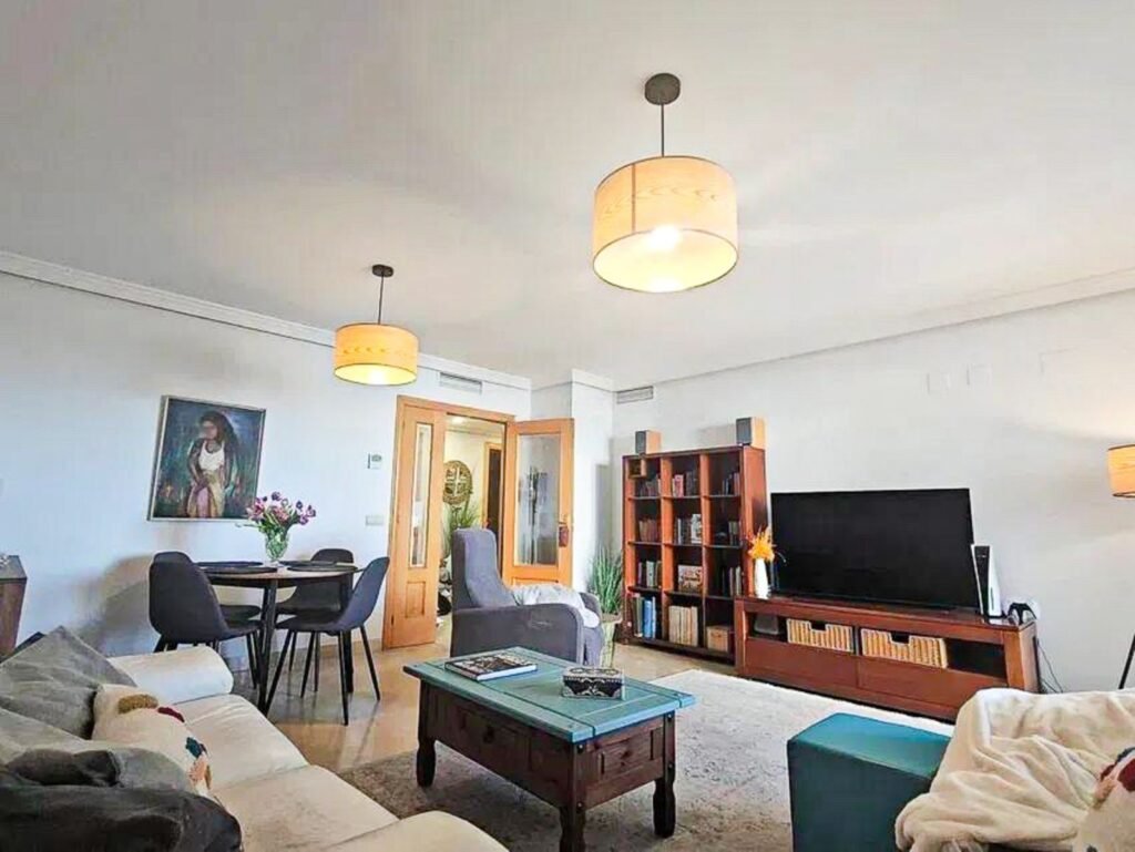 3 Bed Middle Floor Apartment for Sale in Selwo – 3 Terraces & Sea Views