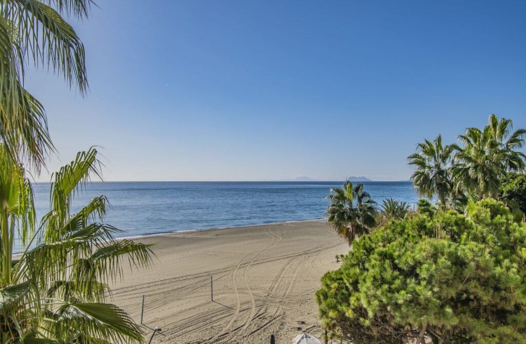 2 Bed Middle Floor Apartment for Sale in Estepona – Beachfront Sea Views
