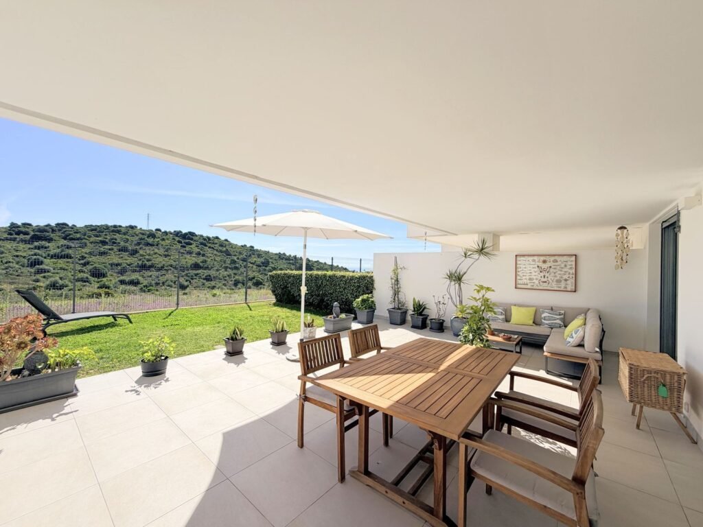 3 Bed Ground Floor Apartment for Sale in Estepona – Garden & Sea Views