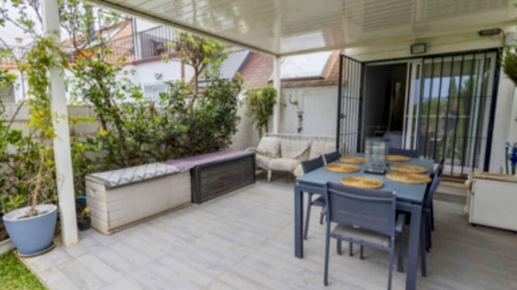 4 Bed Detached Villa for Sale in Estepona – Seghers Home with Sea Views
