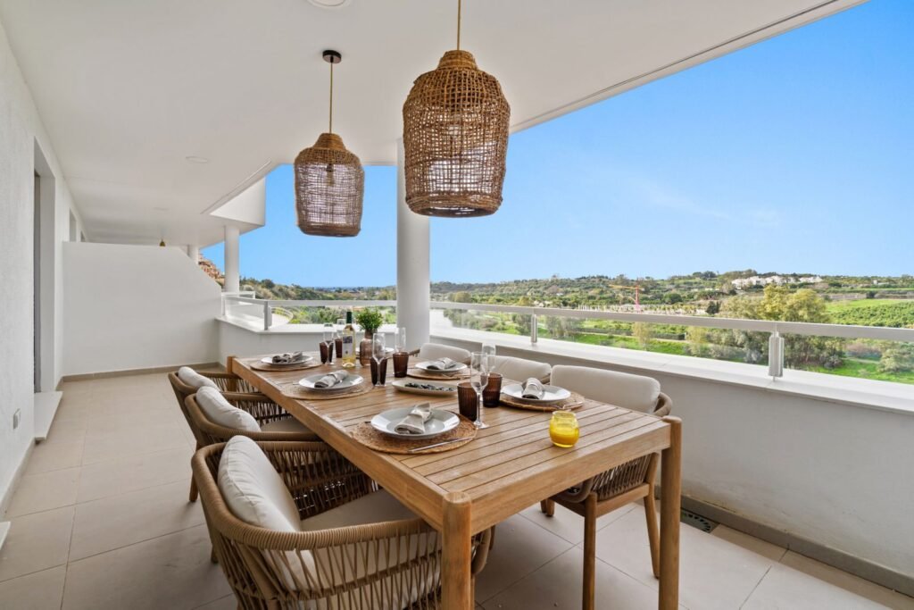 3 Bed Middle Floor Apartment for Sale in Estepona – West-Facing with Sea Views