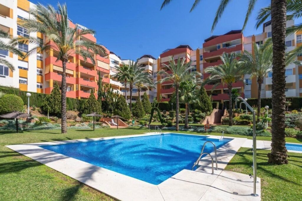 2 Bed Middle Floor Apartment for Sale in Atalaya – Tourist Licence & Pool