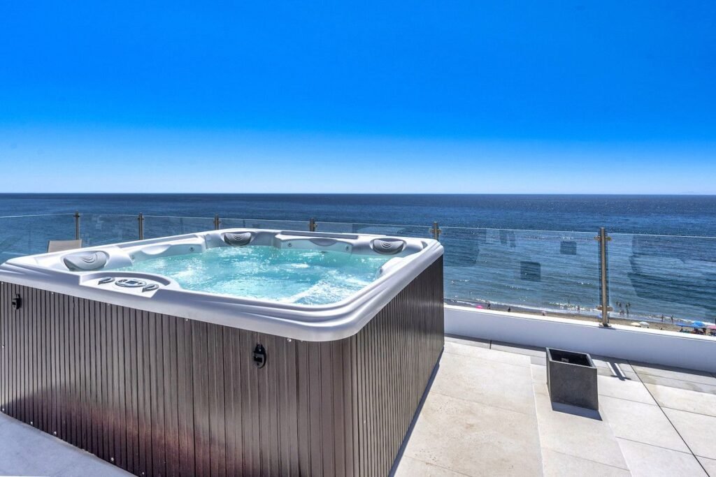 2 Bed Penthouse for Sale in Estepona – Beachfront Rooftop Jacuzzi & Sea Views