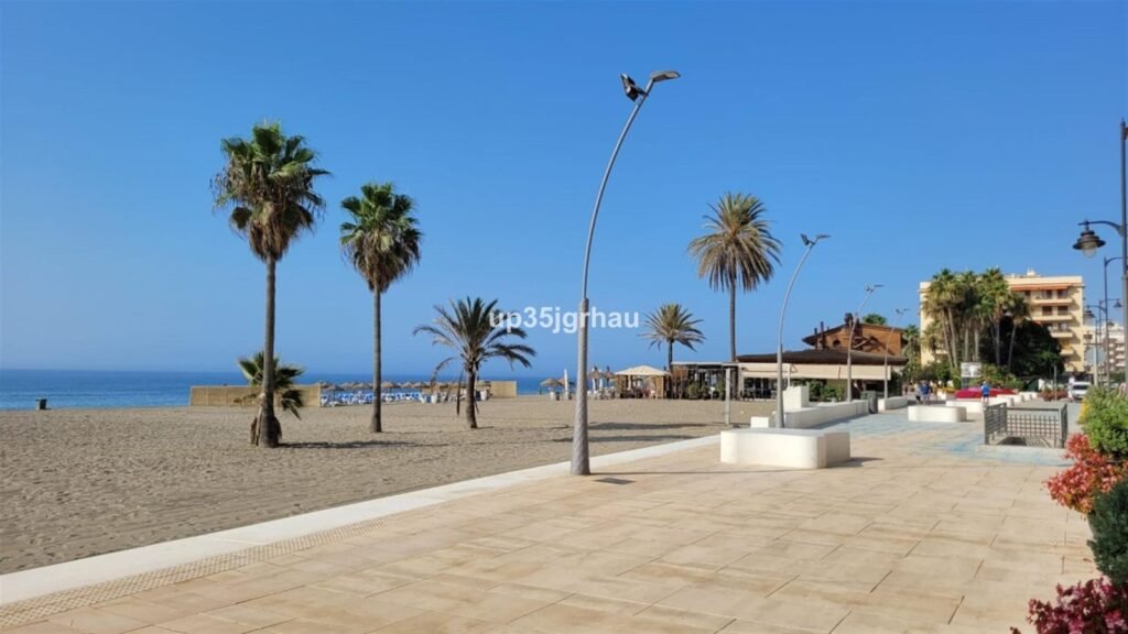 1 Bed Middle Floor Studio for Sale in Estepona – First-Floor, 50m from Beach