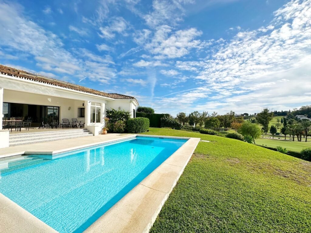 4 Bed Detached Villa for Sale in El Paraiso – Single-Level Frontline Golf Living