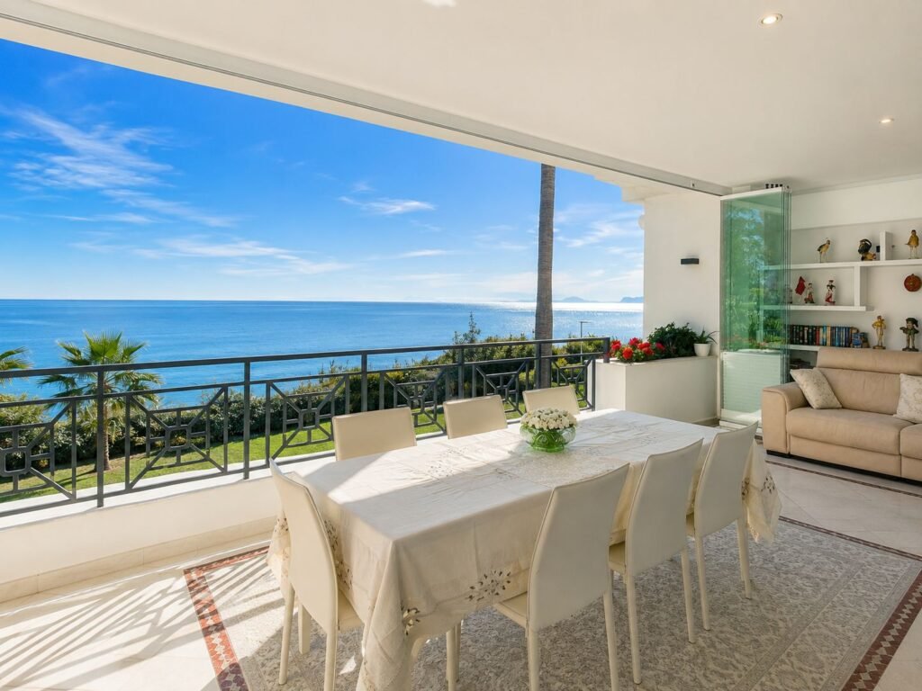 2 Bed Middle Floor Apartment for Sale in Estepona – Frontal Sea Views