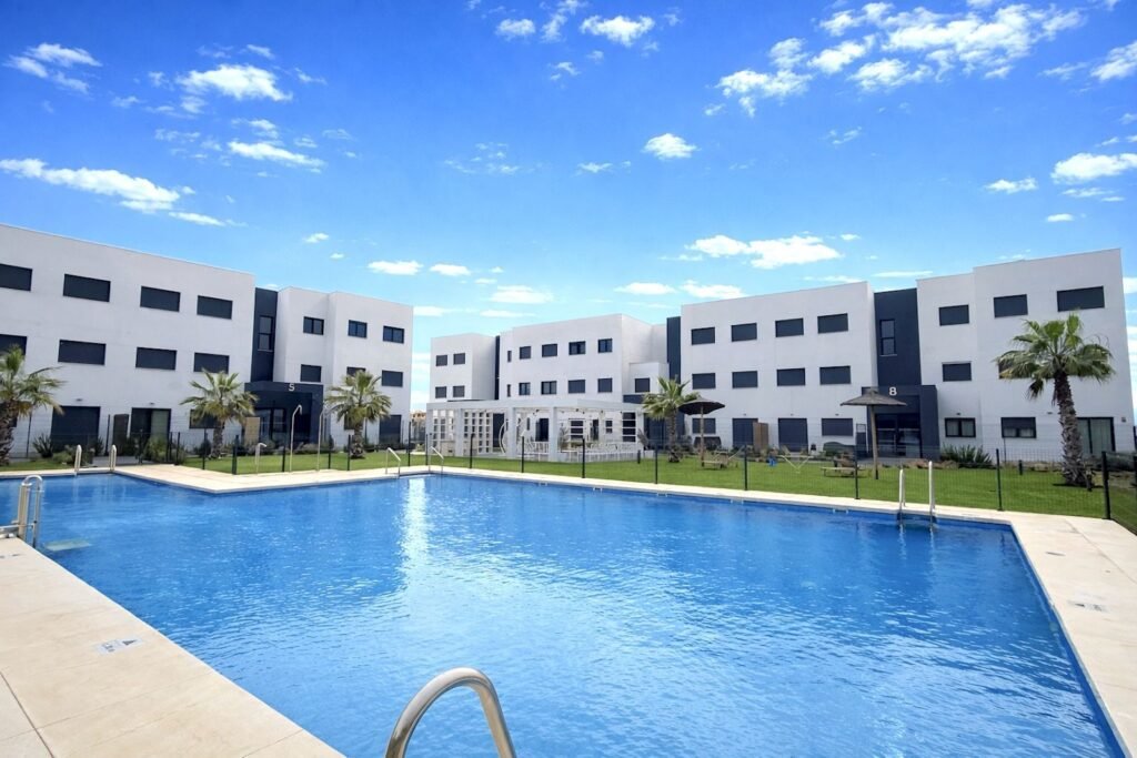 2 Bed Ground Floor Apartment for Sale in Estepona – Tourist Licence & Pool