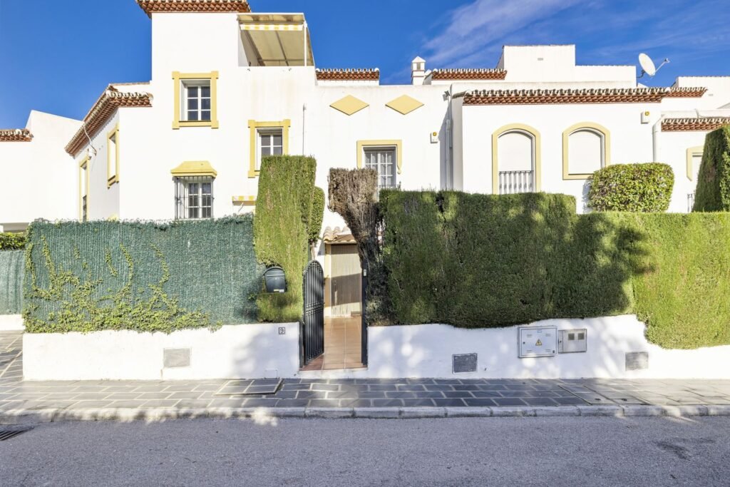 2 Bed Townhouse for Sale in Bel Air – Rooftop Terrace & Sea Views