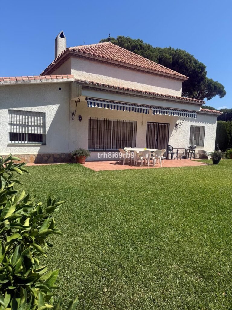 4 Bed Detached Villa for Sale in Benamara – Beachside Home with Private Pool
