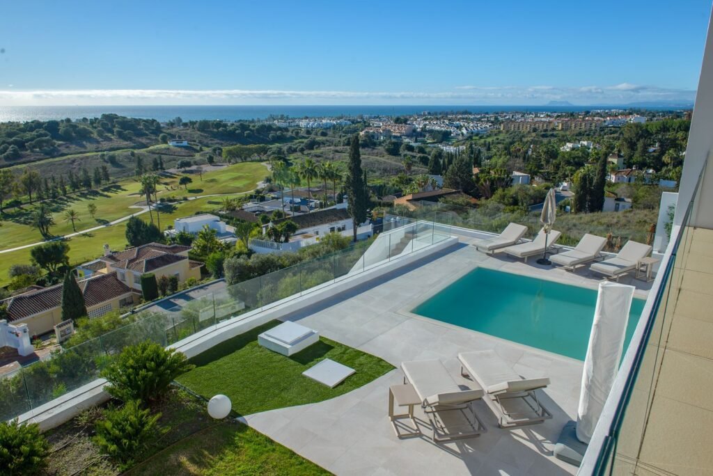5 Bed Detached Villa for Sale in El Paraiso – Sea Views & Private Pool