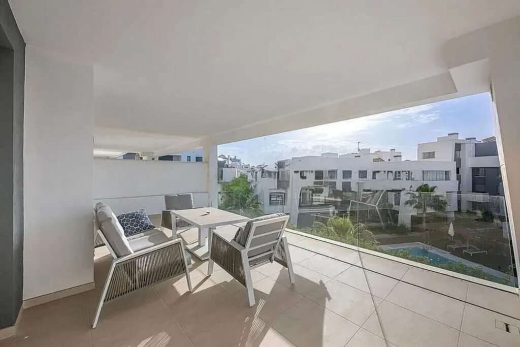 2 Bed Middle Floor Apartment for Sale in Selwo – South-Facing Terrace & Pool Views