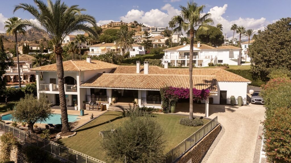 5 Bed Detached Villa for Sale in El Paraiso – Renovated Andalusian Home with Pool