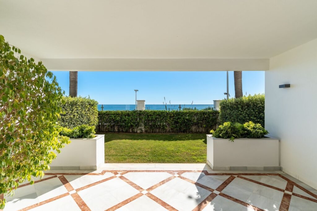 2 Bed Ground Floor Apartment for Sale in Estepona – Frontline Sea Views