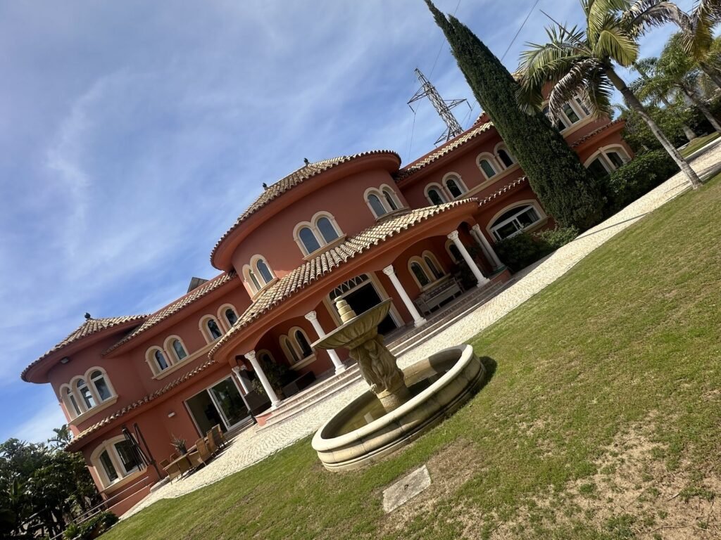 8 Bed Detached Villa for Sale in El Paraiso – Elevated Plot & Panoramic Views