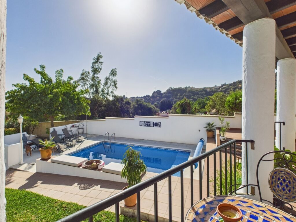 4 Bed Detached Villa for Sale in Estepona – Heated Pool & Landscaped Gardens