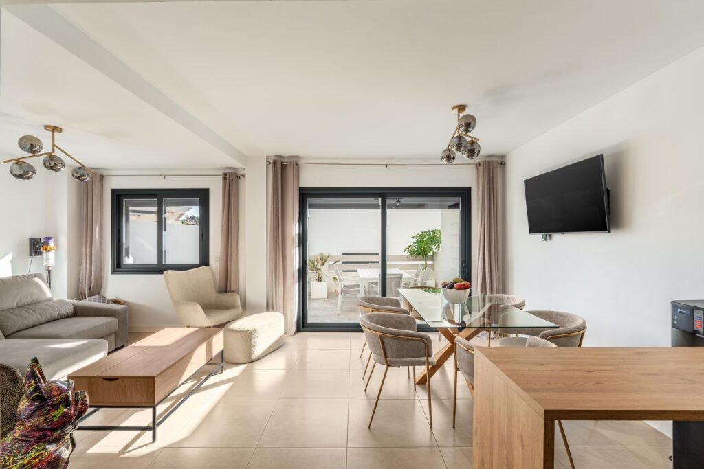 3 Bed Townhouse for Sale in El Paraiso – Solarium, Garden & Golf Setting