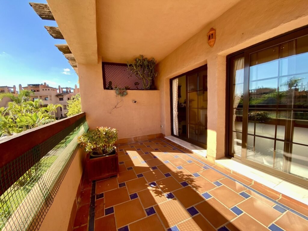 3 Bed Middle Floor Apartment for Sale in Hacienda del Sol – South-Facing with Pool Views