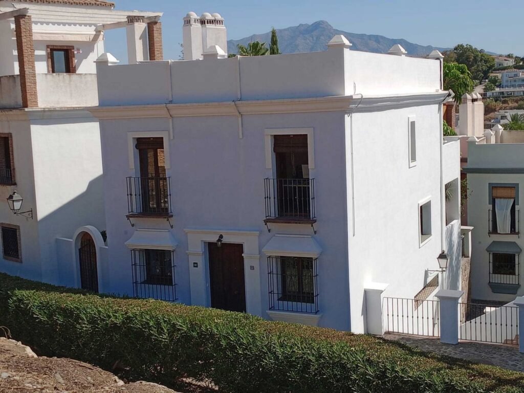 3 Bed Townhouse for Sale in El Paraiso – Patio, Pool & Private Garage