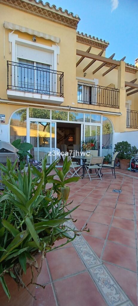 5 Bed Townhouse for Sale in Estepona – Calvario Patio & Mountain Views