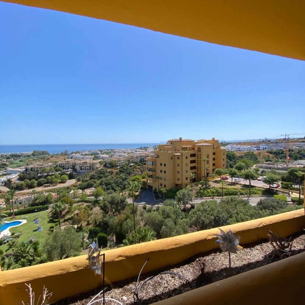 4 Bed Duplex for Sale in Estepona – 60m² Solarium & Panoramic Sea Views