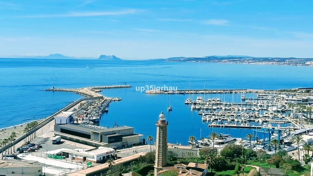 4 Bed Top Floor Apartment for Sale in Estepona – Sea Views & 25 m² Terrace