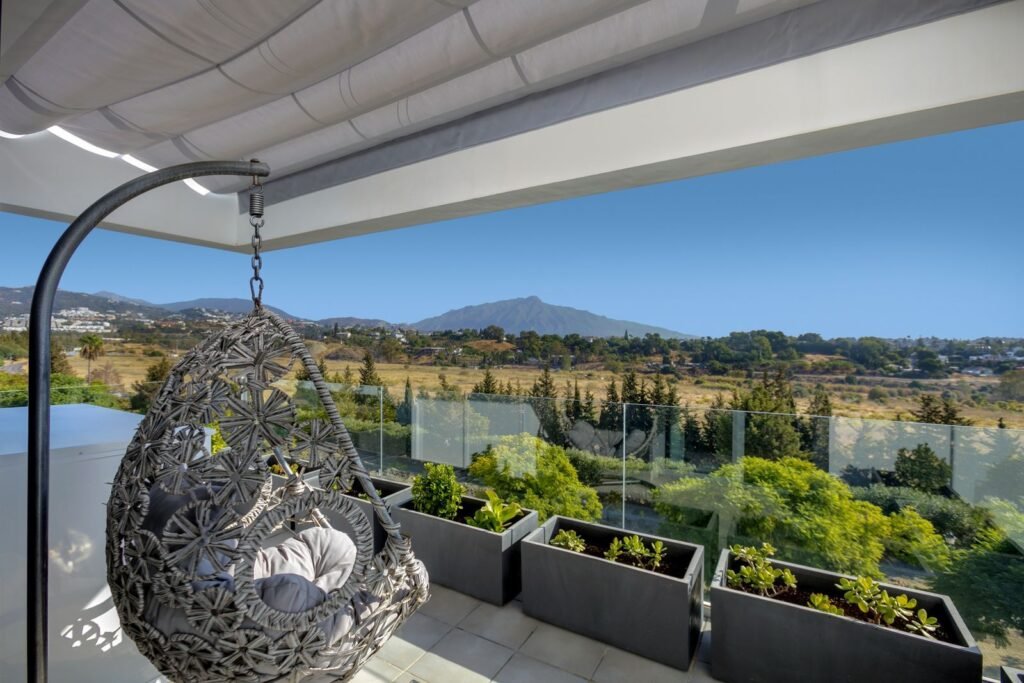 2 Bed Penthouse for Sale in Estepona – Rooftop Terrace & Panoramic Views