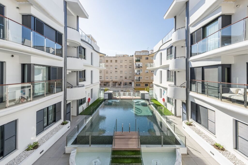3 Bed Middle Floor Apartment for Sale in Estepona – Central Home with Pool & Terrace