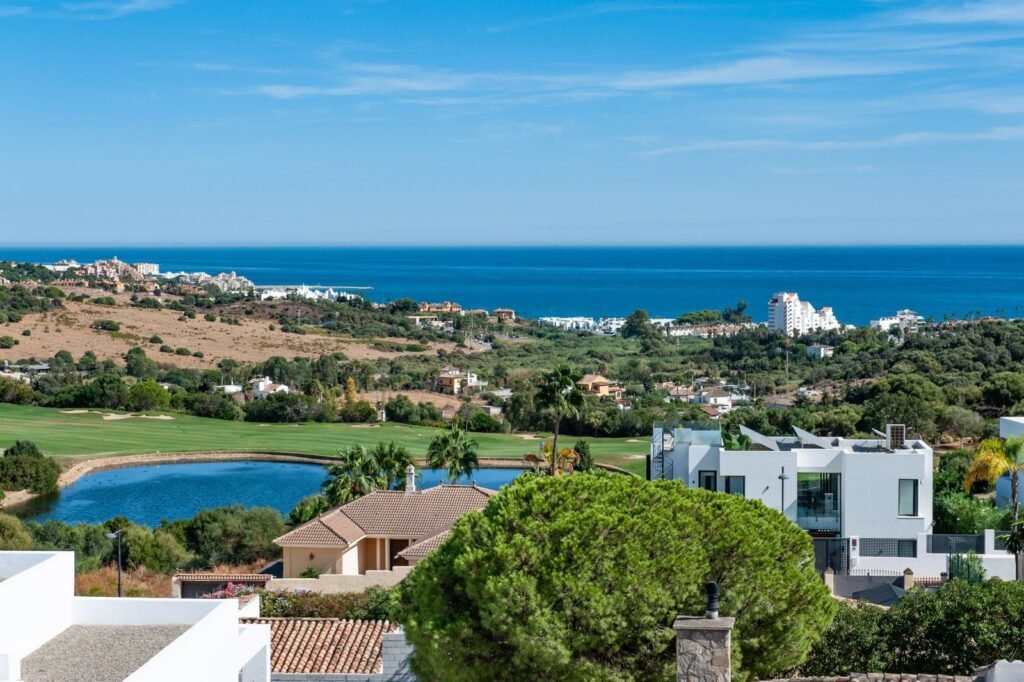 2 Bed Top Floor Apartment for Sale in Estepona – Golf & Sea Views