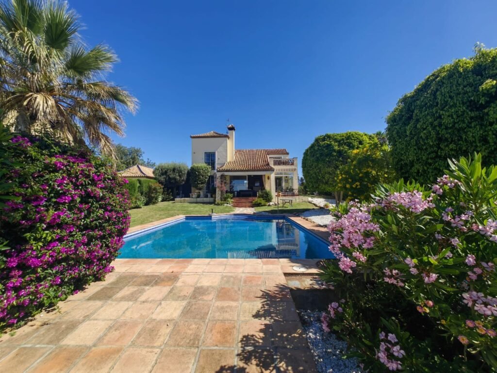 3 Bed Detached Villa for Sale in Estepona – Panoramic Sea Views in Puerto Romano