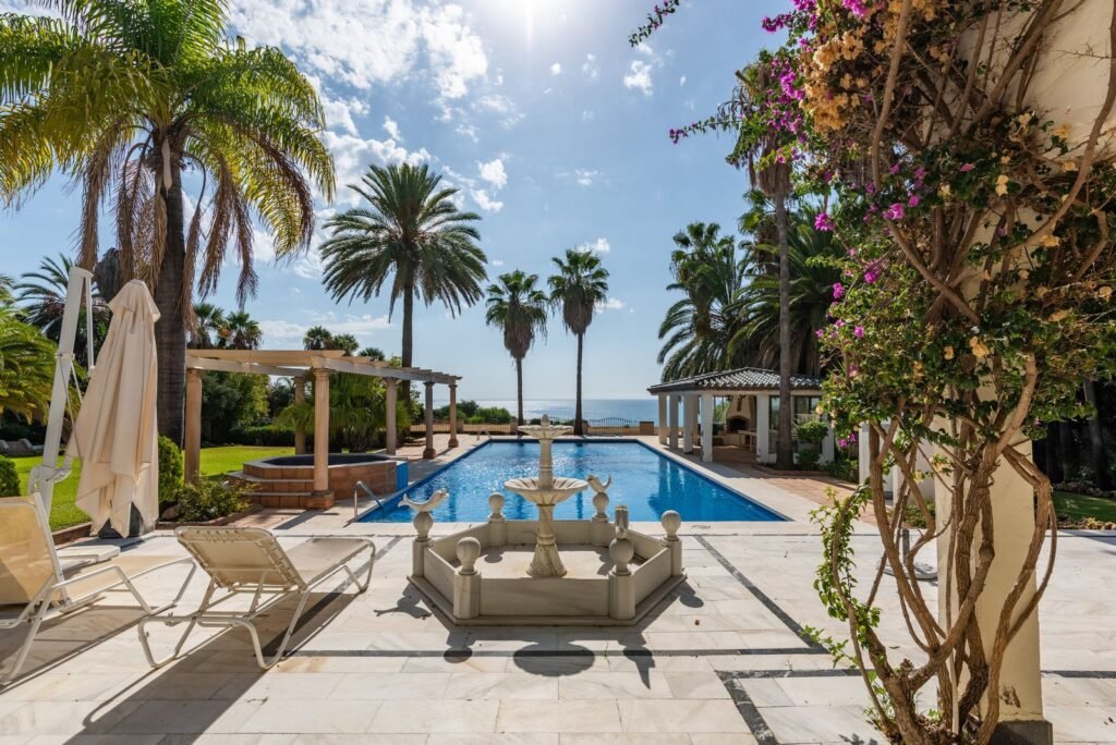 4 Bed Detached Villa for Sale in Estepona – 8,000 m² Plot with Development Potential