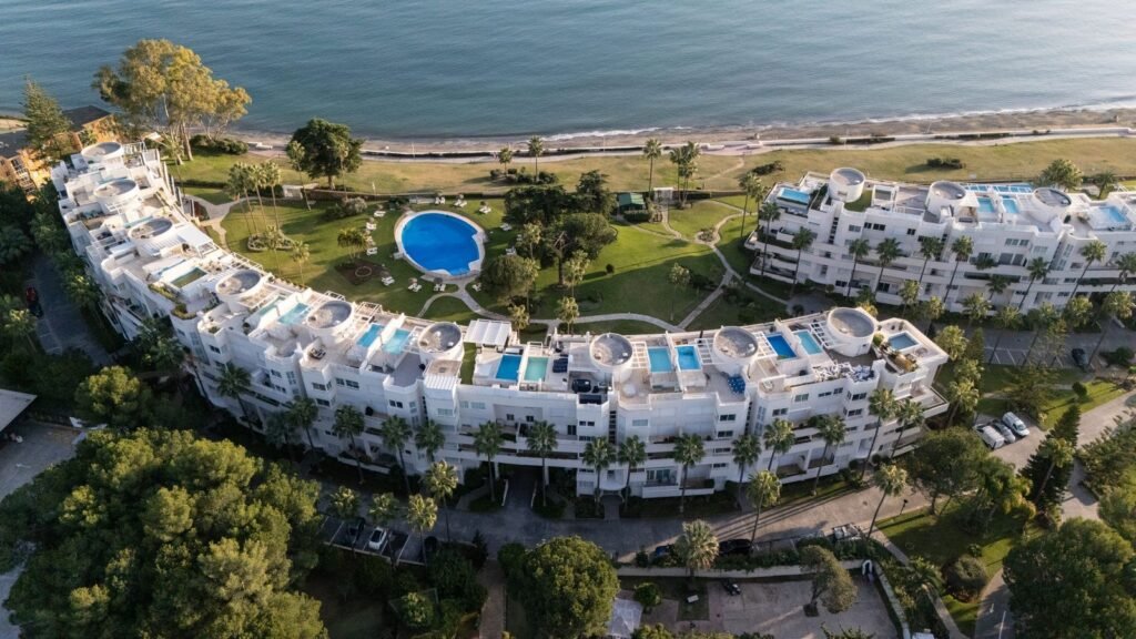 2 Bed Middle Floor Apartment for Sale in Estepona – Frontline Sea Views