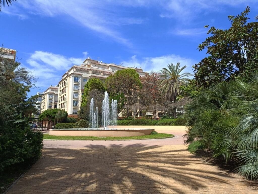 2 Bed Middle Floor Apartment for Sale in Estepona – Furnished with Terrace & Tourist Licence