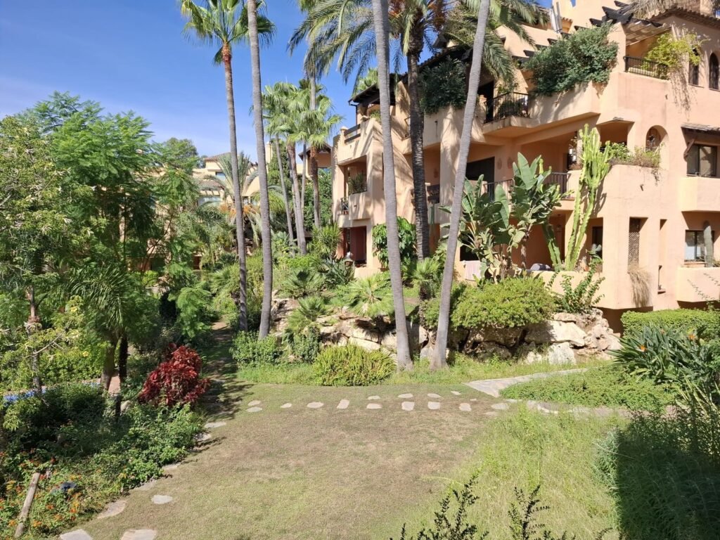3 Bed Middle Floor Apartment for Sale in El Paraiso – Pools & Club Access