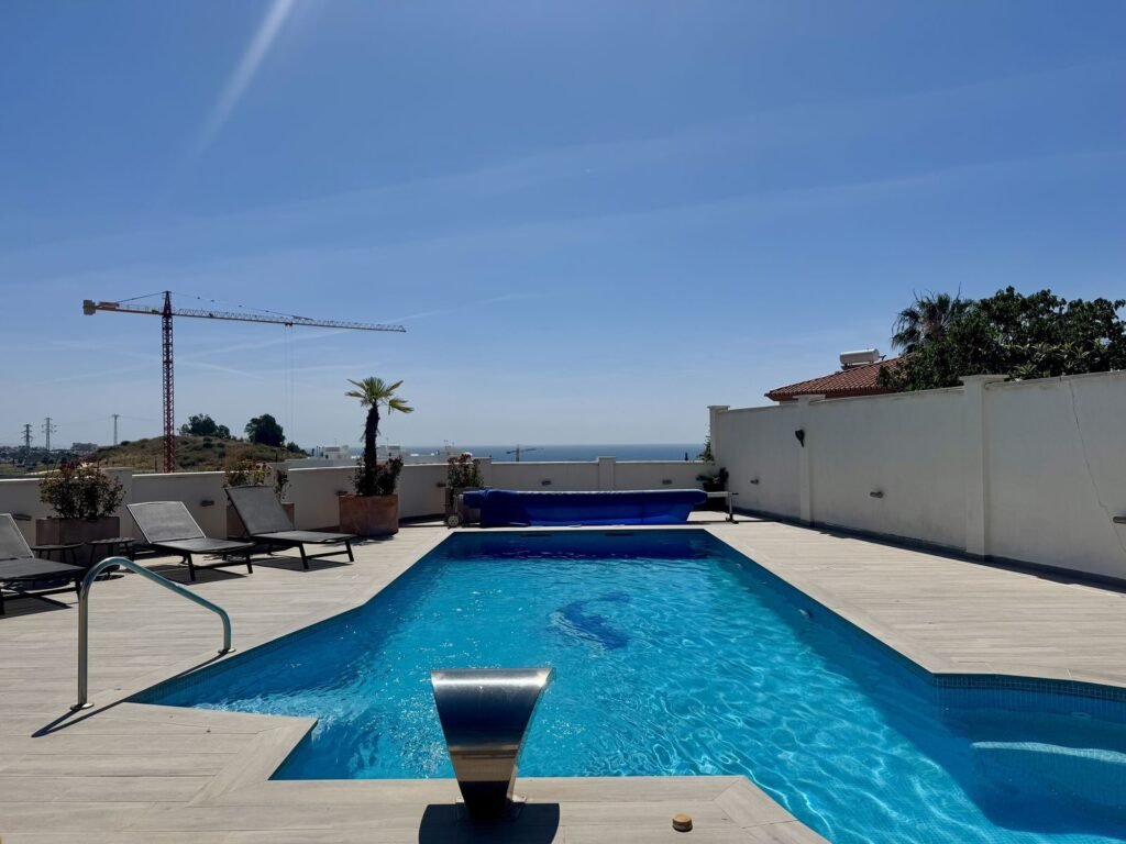4 Bed Detached Villa for Sale in Estepona – Heated Pool & Sea Views