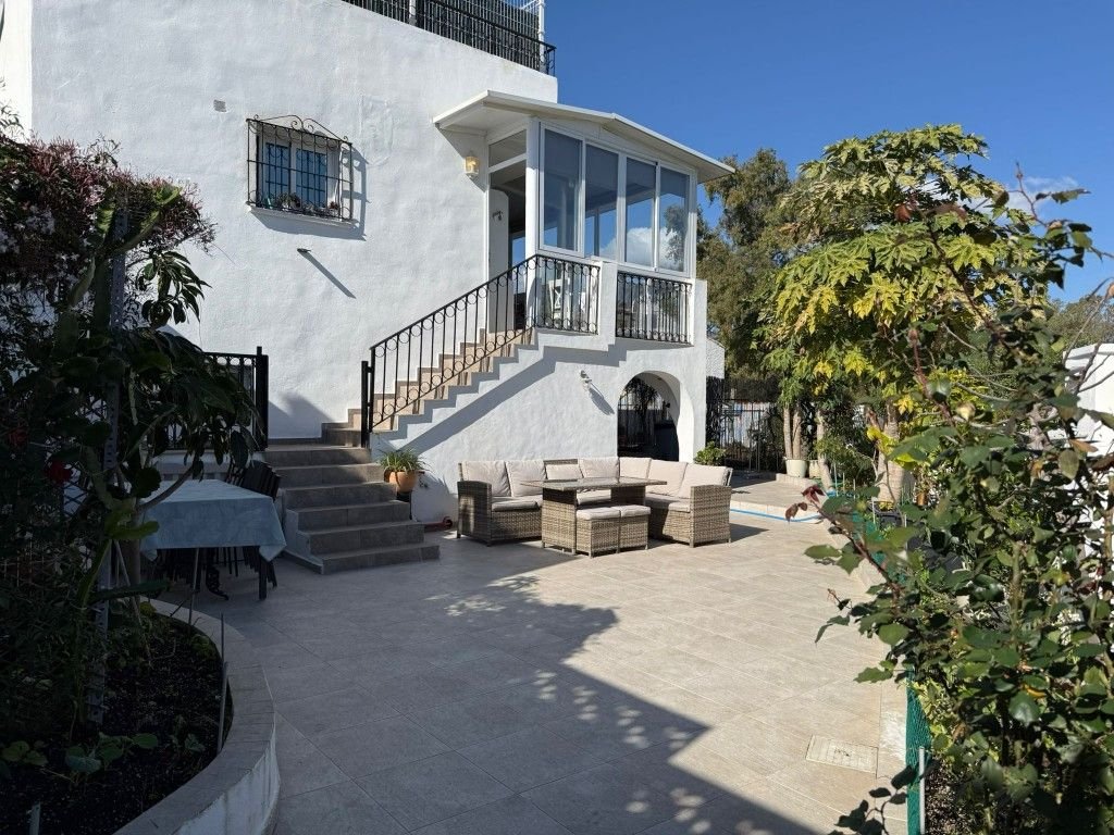 3 Bed Townhouse for Sale in Estepona – Private Garden & Solarium