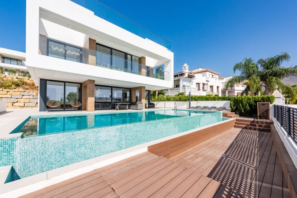 3 Bed Detached Villa for Sale in Estepona – Golf & Sea Views
