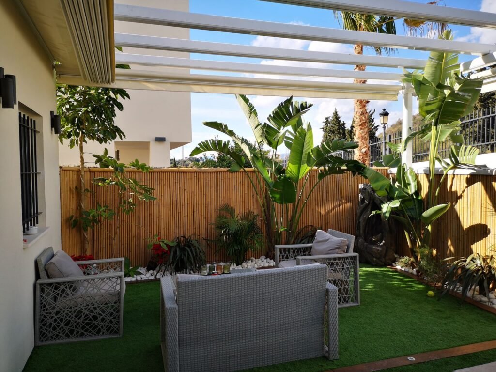 4 Bed Semi-Detached House for Sale in Estepona – Solarium, Basement & 3 Parking Spaces