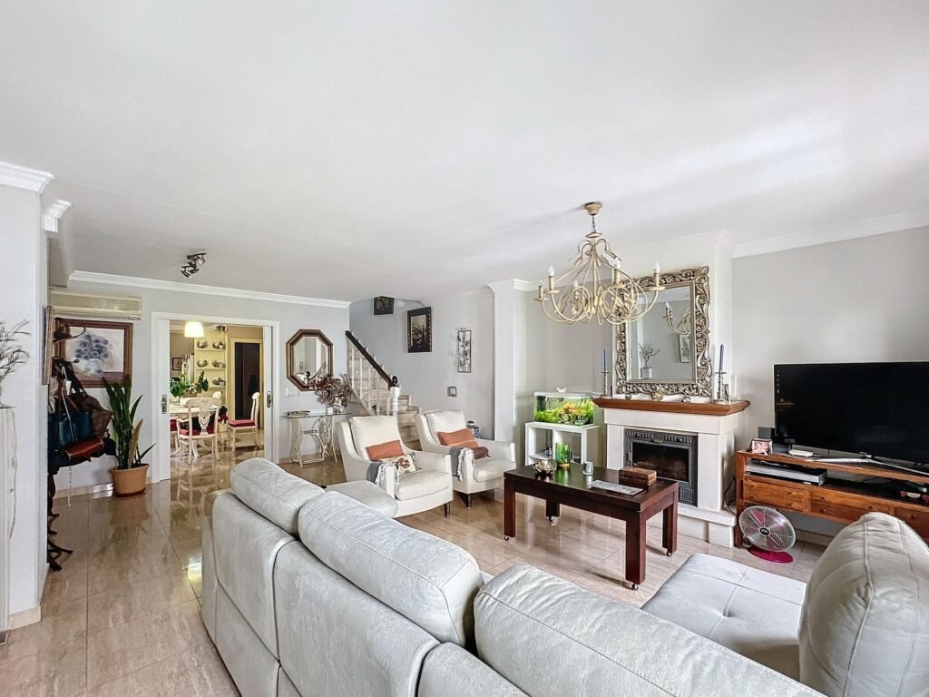 5 Bed Semi-Detached House for Sale in Estepona – Two Homes, Rooftop Terrace & Central Location