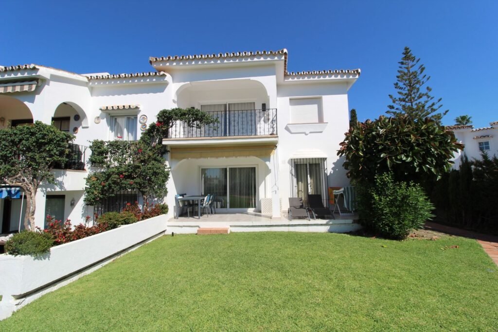 2 Bed Ground Floor Apartment for Sale in El Paraiso – Renovated Corner with Private Garden