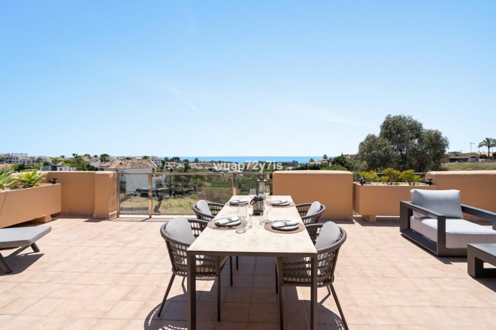 2 Bed Penthouse for Sale in Selwo – Renovated Golf Retreat with Sea Views