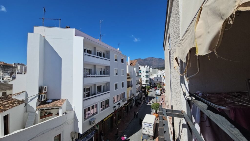 3 Bed Top Floor Apartment for Sale in Estepona – Central with Roof Terrace