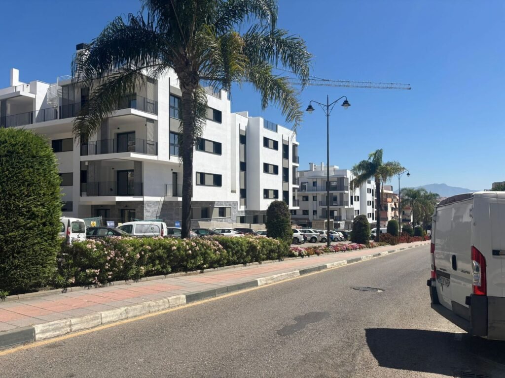 2 Bed Middle Floor Apartment for Sale in Estepona – New Complex Near Beach