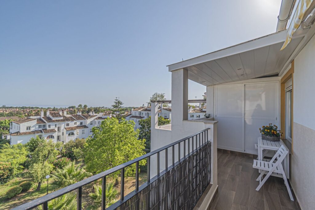 2 Bed Top Floor Apartment for Sale in Diana Park – Renovated with Sea Views