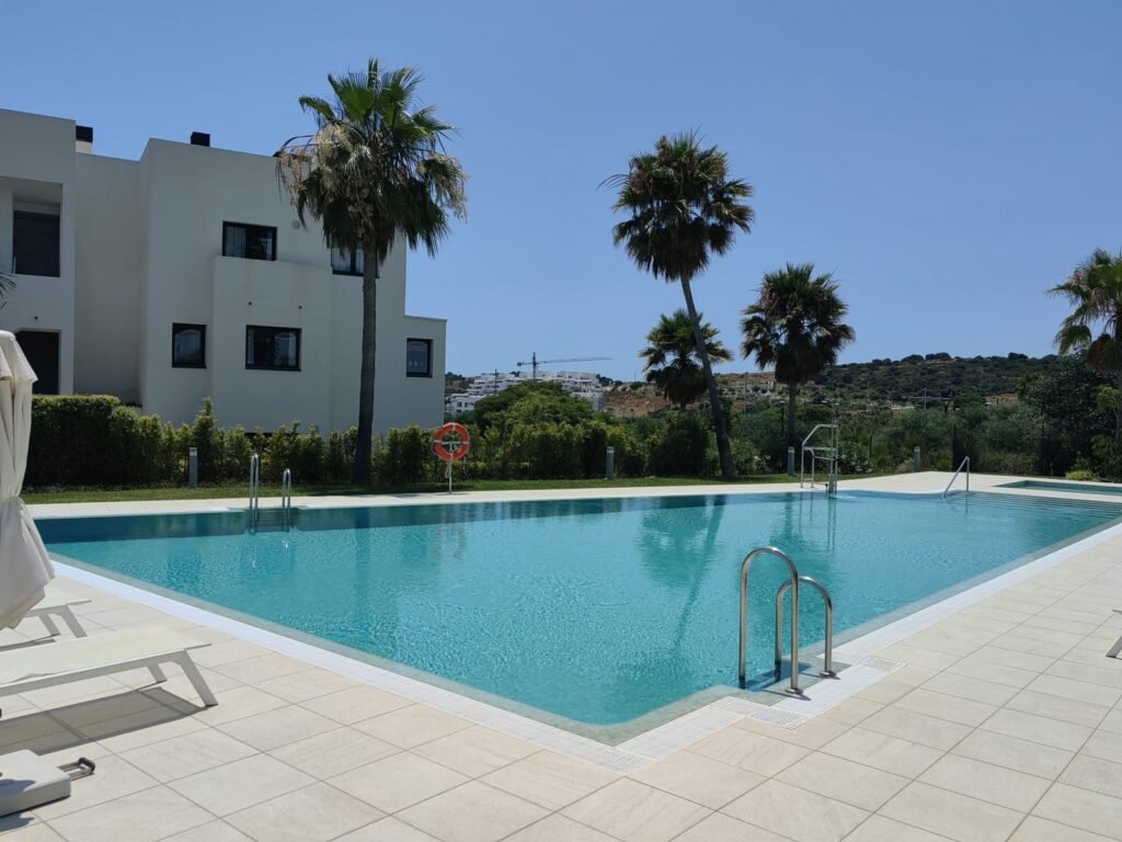 3 Bed Middle Floor Apartment for Sale in Estepona – South-Facing Terrace & Open Views