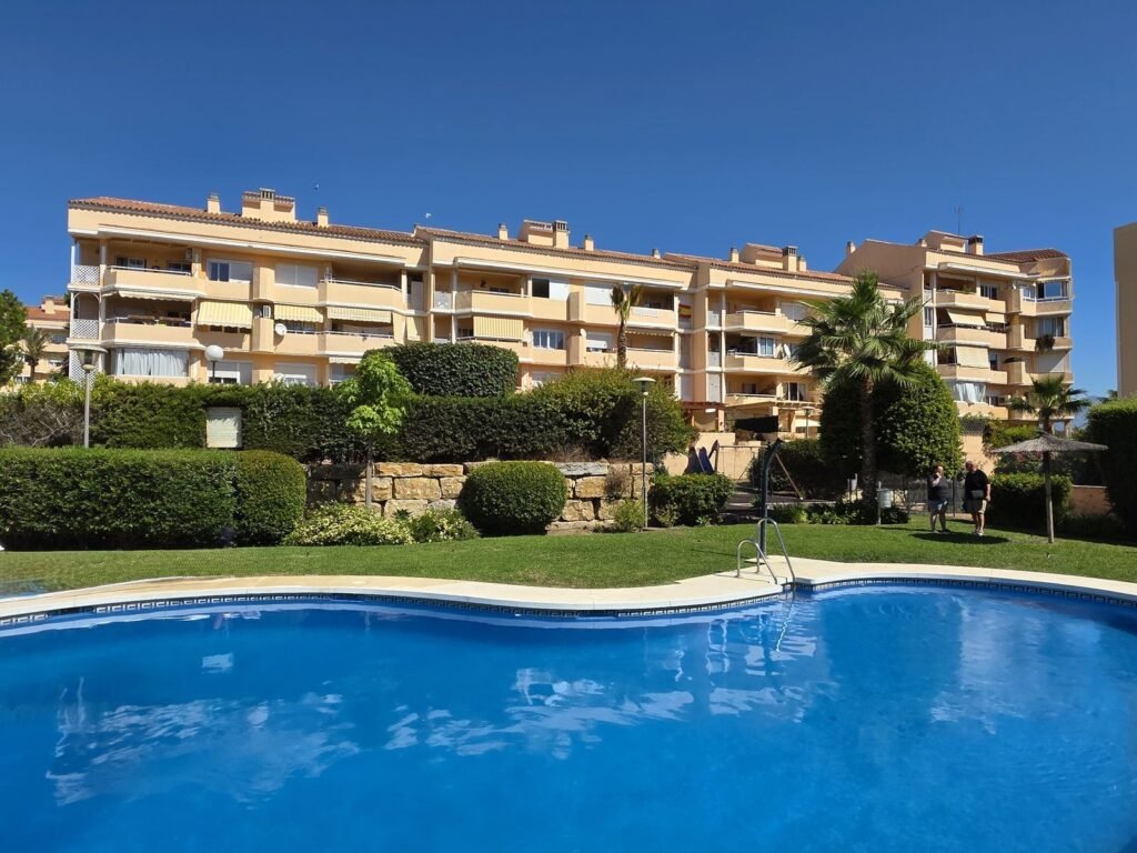 3 Bed Middle Floor Apartment for Sale in Selwo – Corner Home with 2 Terraces