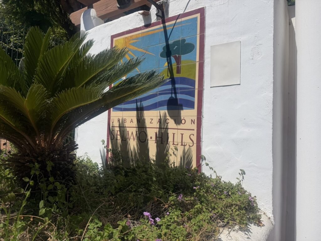3 Bed Middle Floor Apartment for Sale in El Paraiso – South-Facing with Pool Views