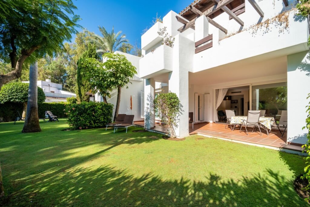 2 Bed Ground Floor Apartment for Sale in Estepona – Alcazaba Beach with Beach Access