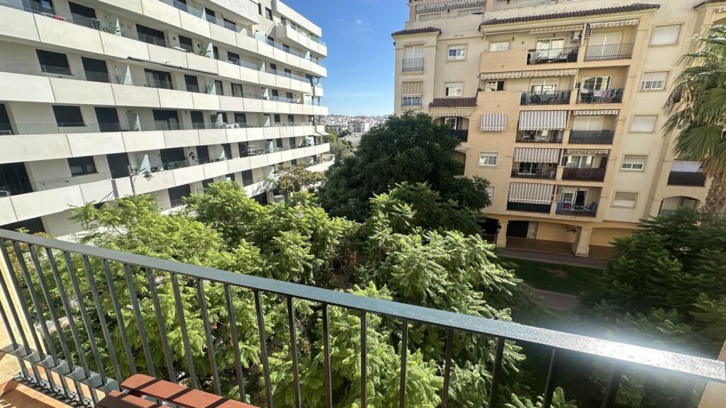 1 Bed Middle Floor Apartment for Sale in Estepona – Furnished Beachside Home